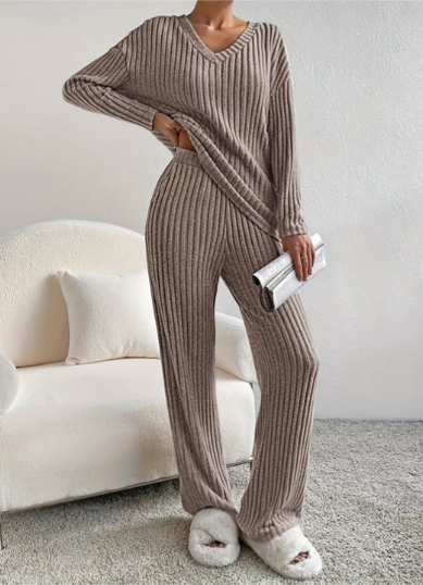 Aveline | Women’s Lounge Set in a Ribbed Relaxed Shape